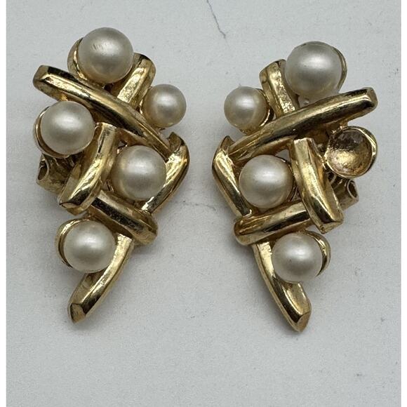 VTG Crown Trifari Luxury Earrings Faux Pearl Gold Tone Clip On Signed READ - Picture 1 of 6
